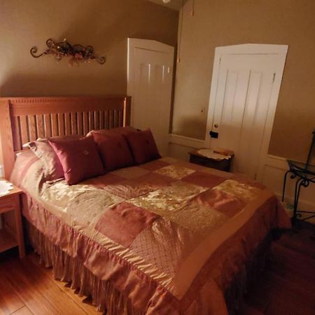 The Farmhouse Inn Guest House Nappanee Dış mekan fotoğraf