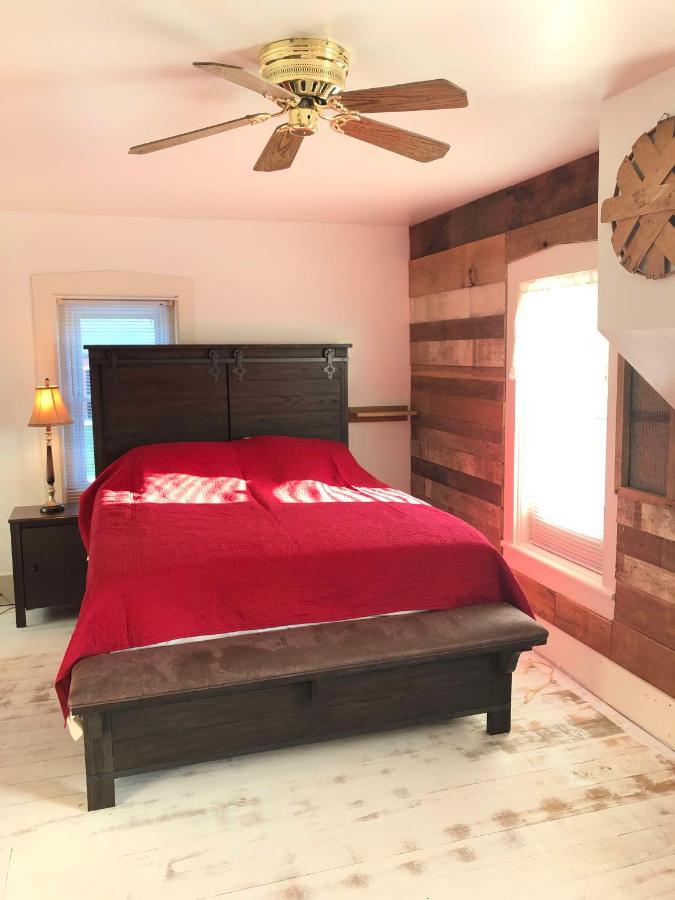 The Farmhouse Inn Guest House Nappanee Dış mekan fotoğraf