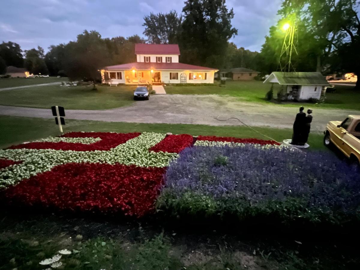 The Farmhouse Inn Guest House Nappanee Dış mekan fotoğraf